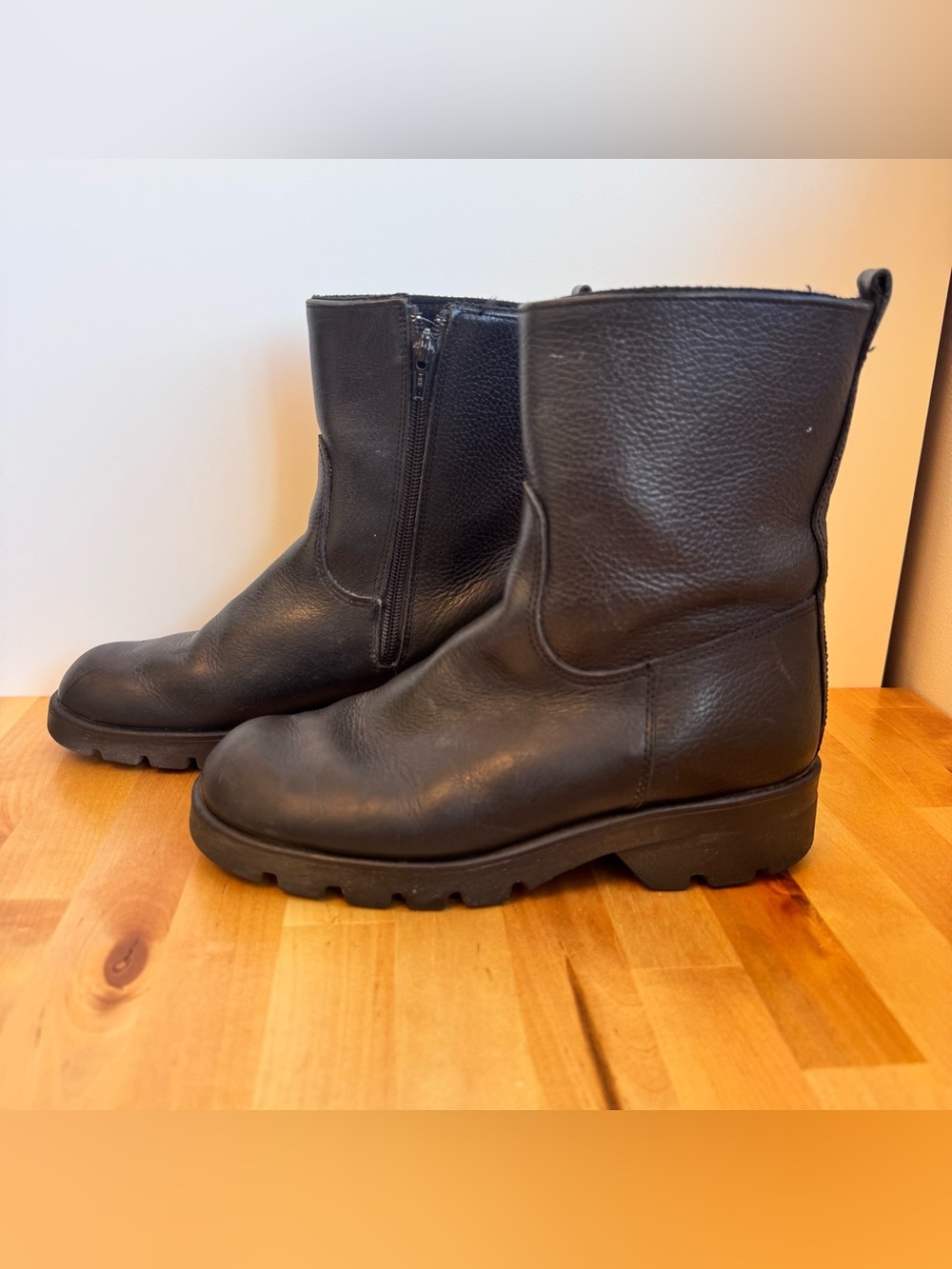 Santana Canada Ankle Boots 7.5 zipper